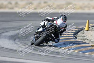 media/Dec-01-2025-Moto Forza (Mon) [[2daa91e15f]]/1-Advanced Group/Session 2 Turn 11 Backside/
